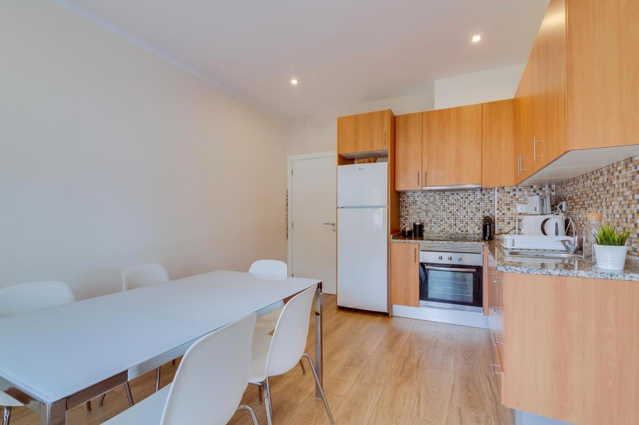 Quarteira 2Br - Near The Beach At Homesbyfc Kültér fotó